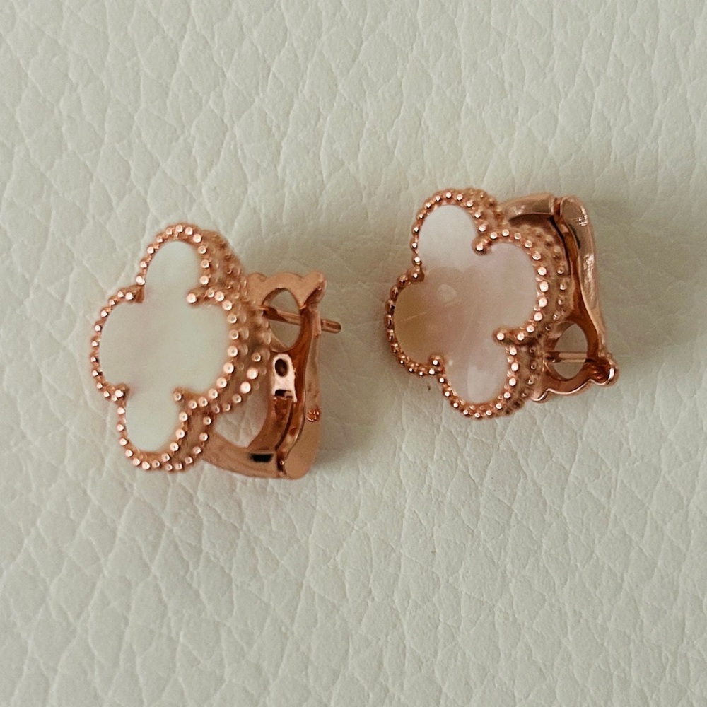 🆕 Elegant Rose Gold and White Clover Earrings, 15mm